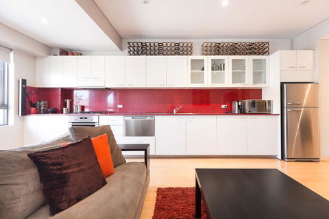 Bold, Modern 1 Bed 10 Mins From The City - Accommodation Daintree 1