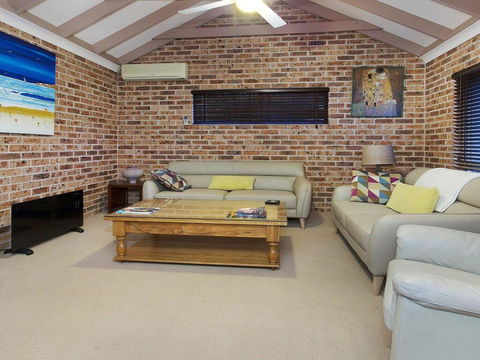 Bombo Blue - Pet Friendly Townhouse - Accommodation Daintree 3