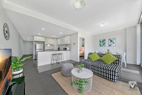 WARRICK FRAM 3 BEDS APT FREE PARKING WALK TO WESTFIELD CLOSE TO HOSPITAL NWF003 - Accommodation Daintree 0