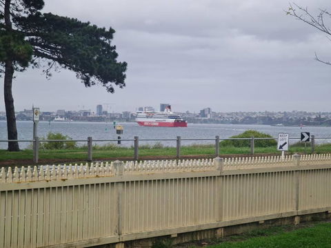 Waterfront Quiet Stay Off Geelong & Avalon Airport - Accommodation Daintree 0