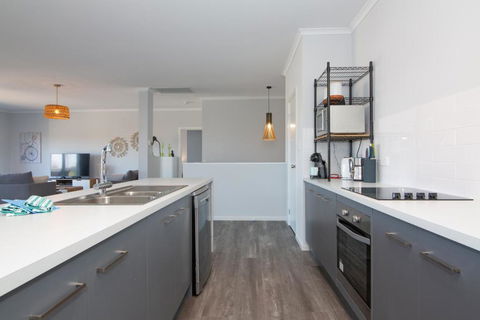 Xanadu - Aldinga Beach - C21 SouthCoast Holidays - Accommodation Daintree 3