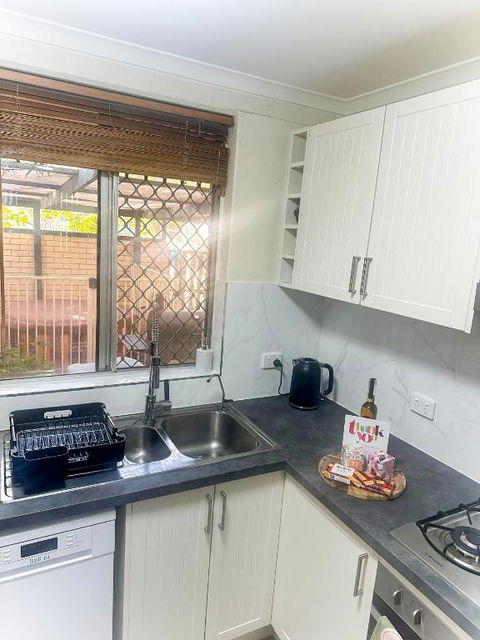 Queen Of The Desert Villa Secure & Gated 2 Bdrm Home - Accommodation Daintree 2