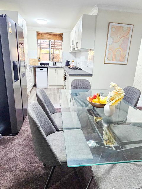 Queen Of The Desert Villa Secure & Gated 2 Bdrm Home - Accommodation Daintree 0
