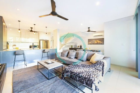 ZEN ARCTIC Luxury 2-Story T/House + Pool & Markets - Accommodation Daintree 1