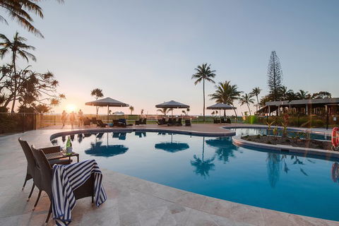 Tangalooma Island Resort Whale Watching Day Cruise With Dolphin Feeding - Accommodation Daintree 4